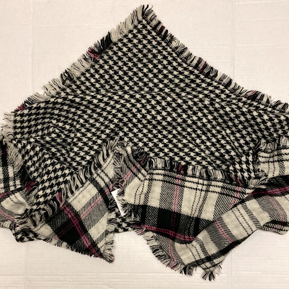 🎉10 for $10🎉ICING Reversible Shawl/Scarf. - Picture 7 of 8